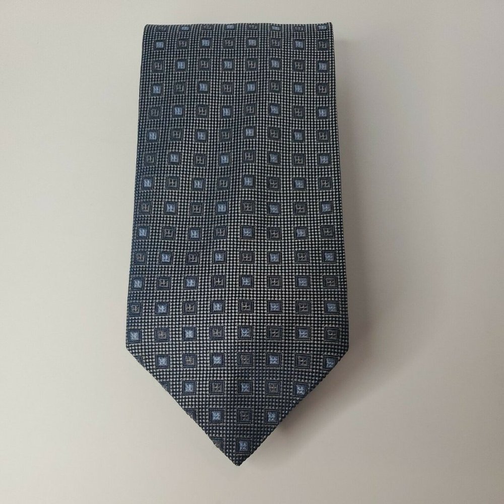 Chas Reed & Co. Collection 100 % Silk Necktie Grey W/ Squares Patterned